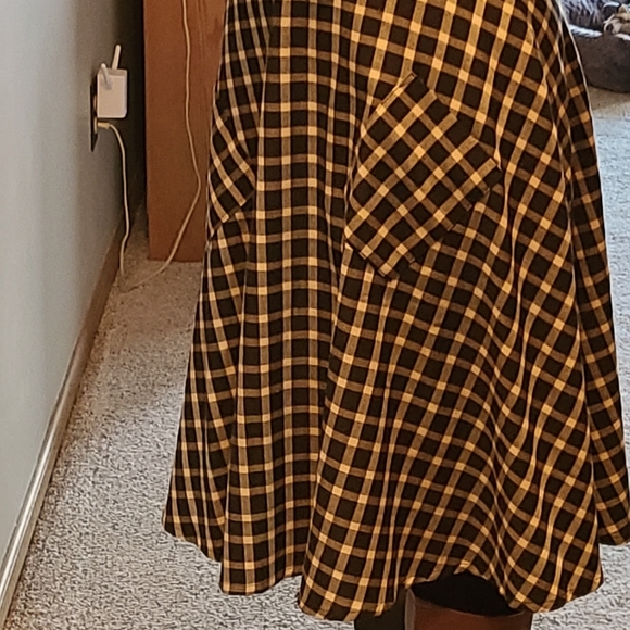 Double Zero Black and Ivory checked skirt - Picture 3 of 9
